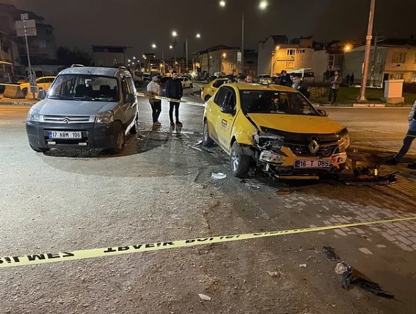 Bursa'da taksi şoförü iyi niyetinin kurbanı oldu! 'Fenalaştım bana su al' dedikten saniyeler sonra...